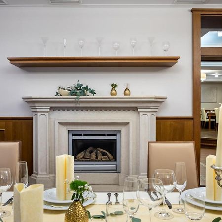 Hotel Abacie & Wellness Валашске-Мезиржичи Экстерьер фото