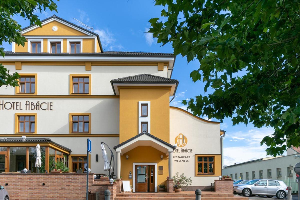 Hotel Abacie & Wellness Валашске-Мезиржичи Экстерьер фото