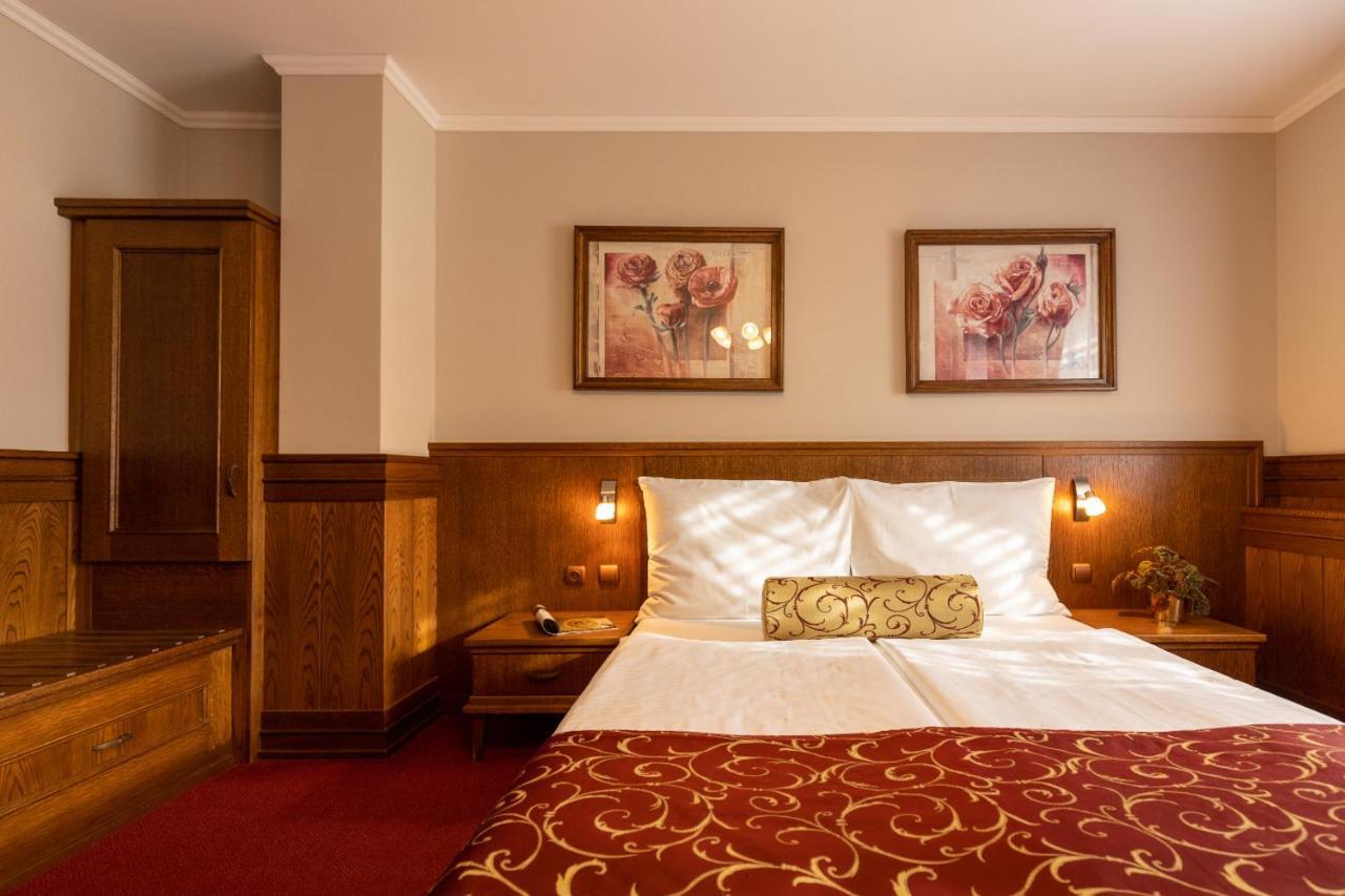 Hotel Abacie & Wellness Валашске-Мезиржичи Экстерьер фото