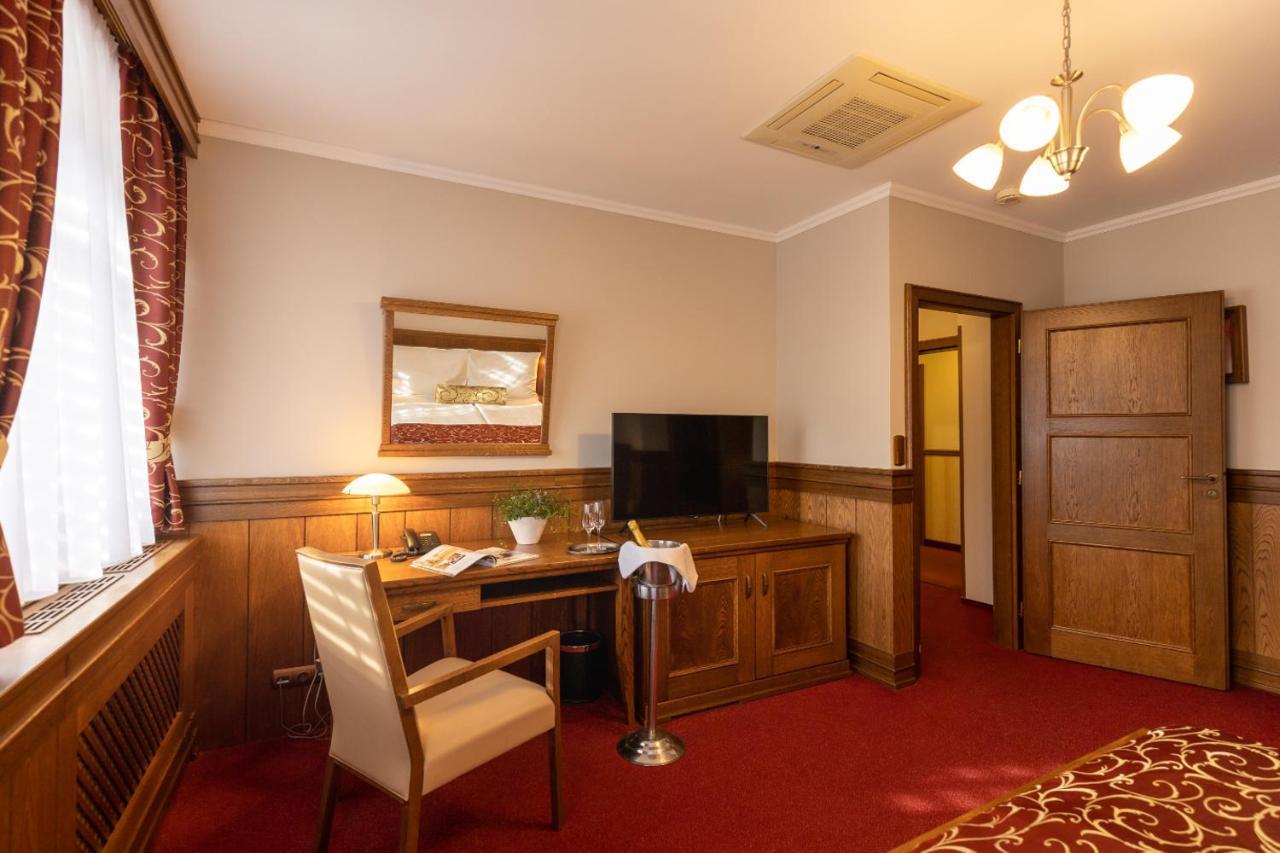Hotel Abacie & Wellness Валашске-Мезиржичи Экстерьер фото