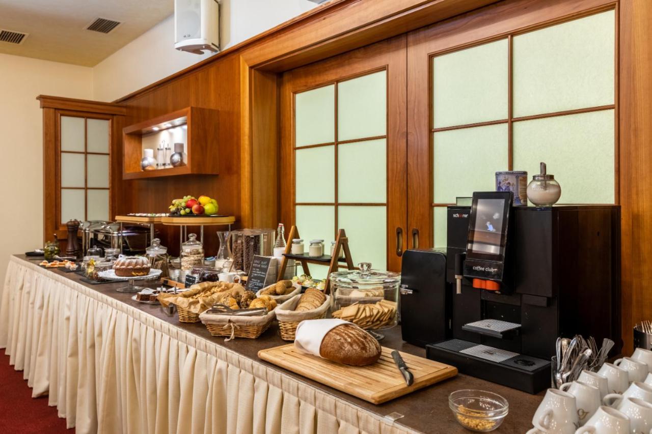Hotel Abacie & Wellness Валашске-Мезиржичи Экстерьер фото