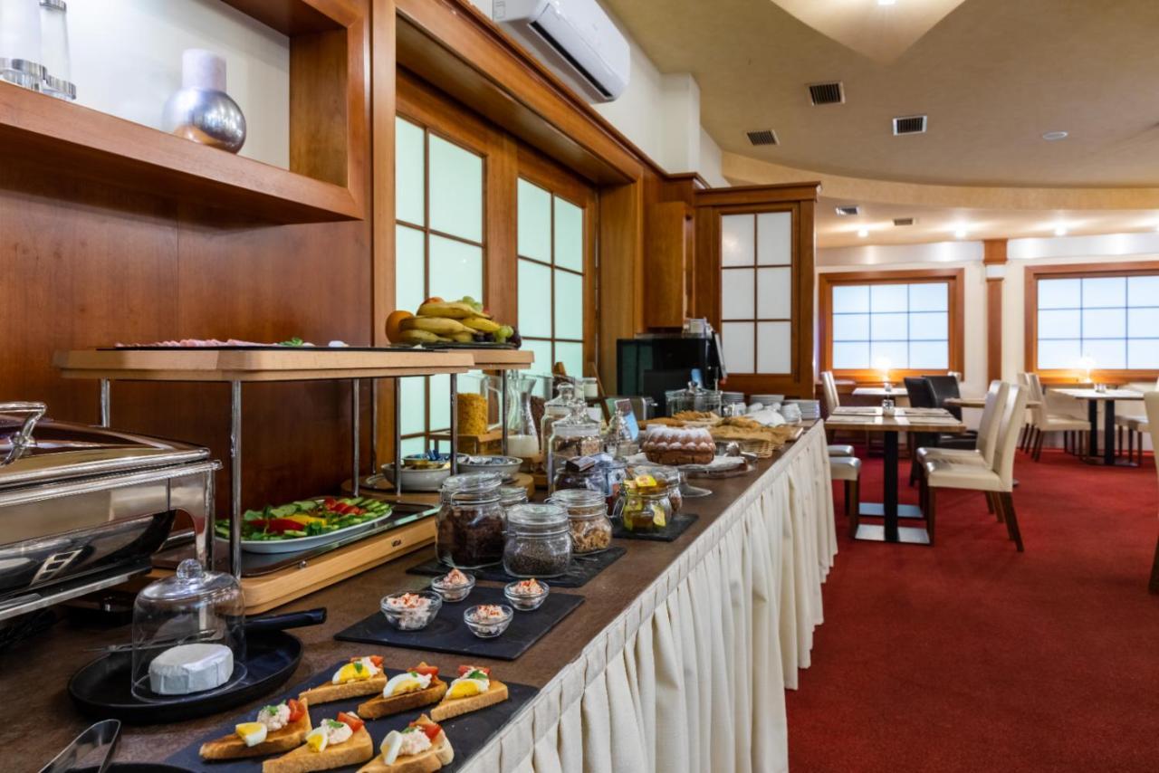 Hotel Abacie & Wellness Валашске-Мезиржичи Экстерьер фото