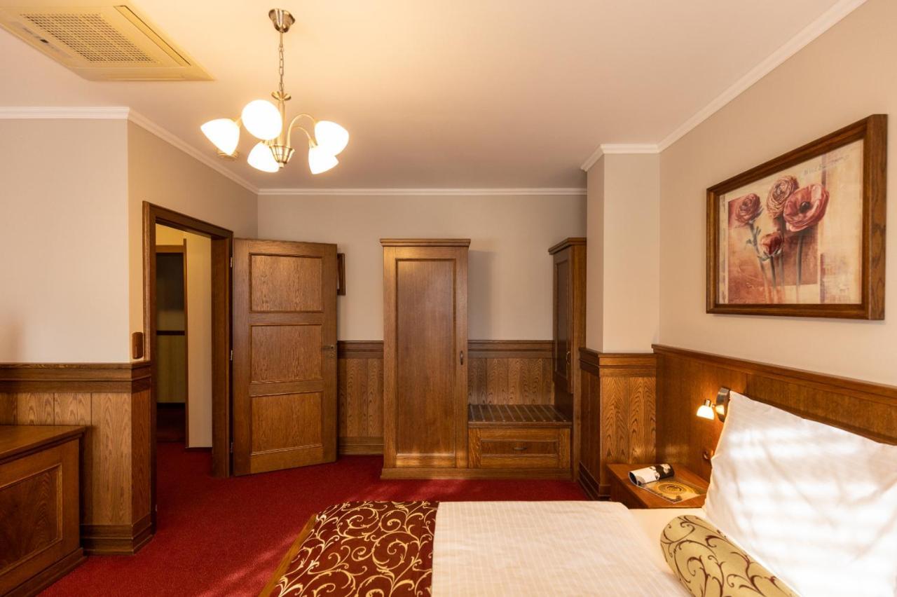 Hotel Abacie & Wellness Валашске-Мезиржичи Экстерьер фото