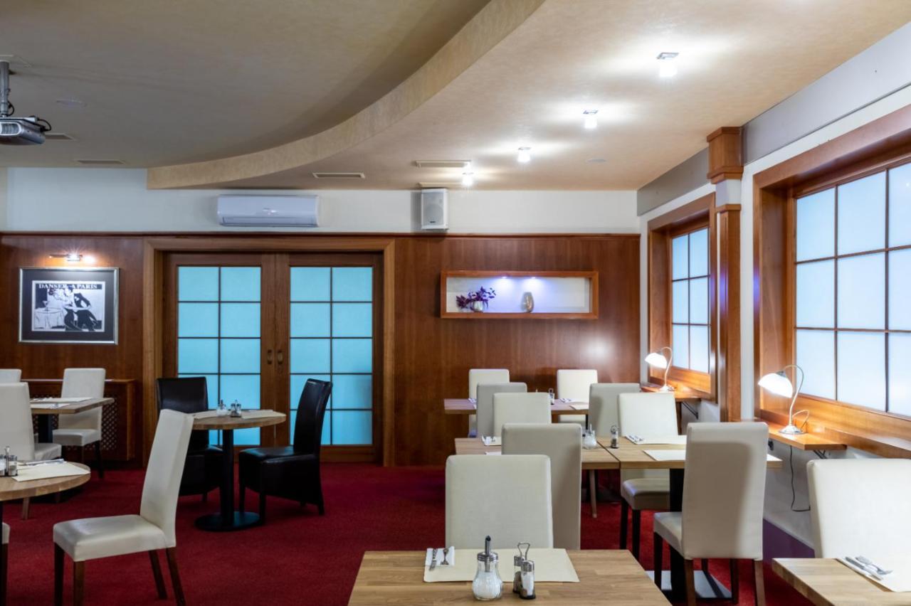 Hotel Abacie & Wellness Валашске-Мезиржичи Экстерьер фото