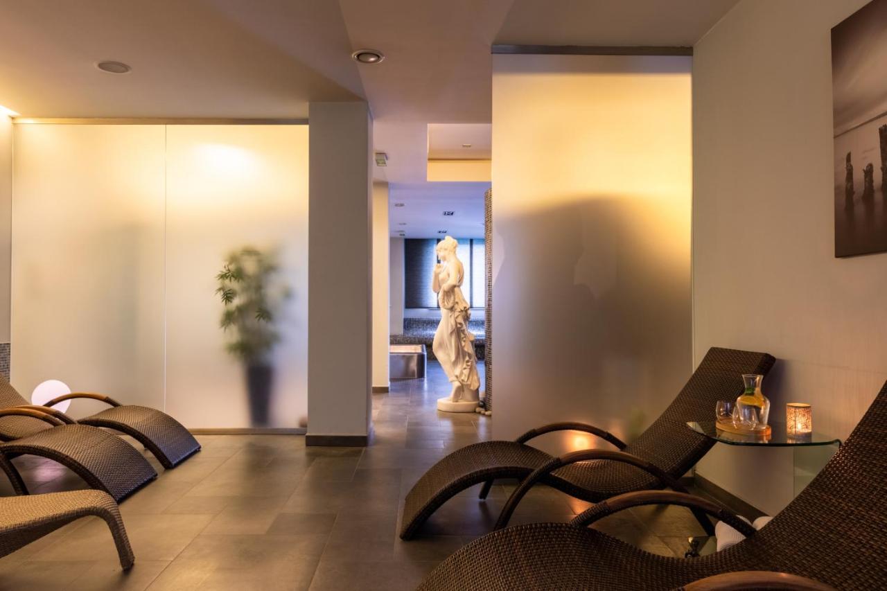 Hotel Abacie & Wellness Валашске-Мезиржичи Экстерьер фото