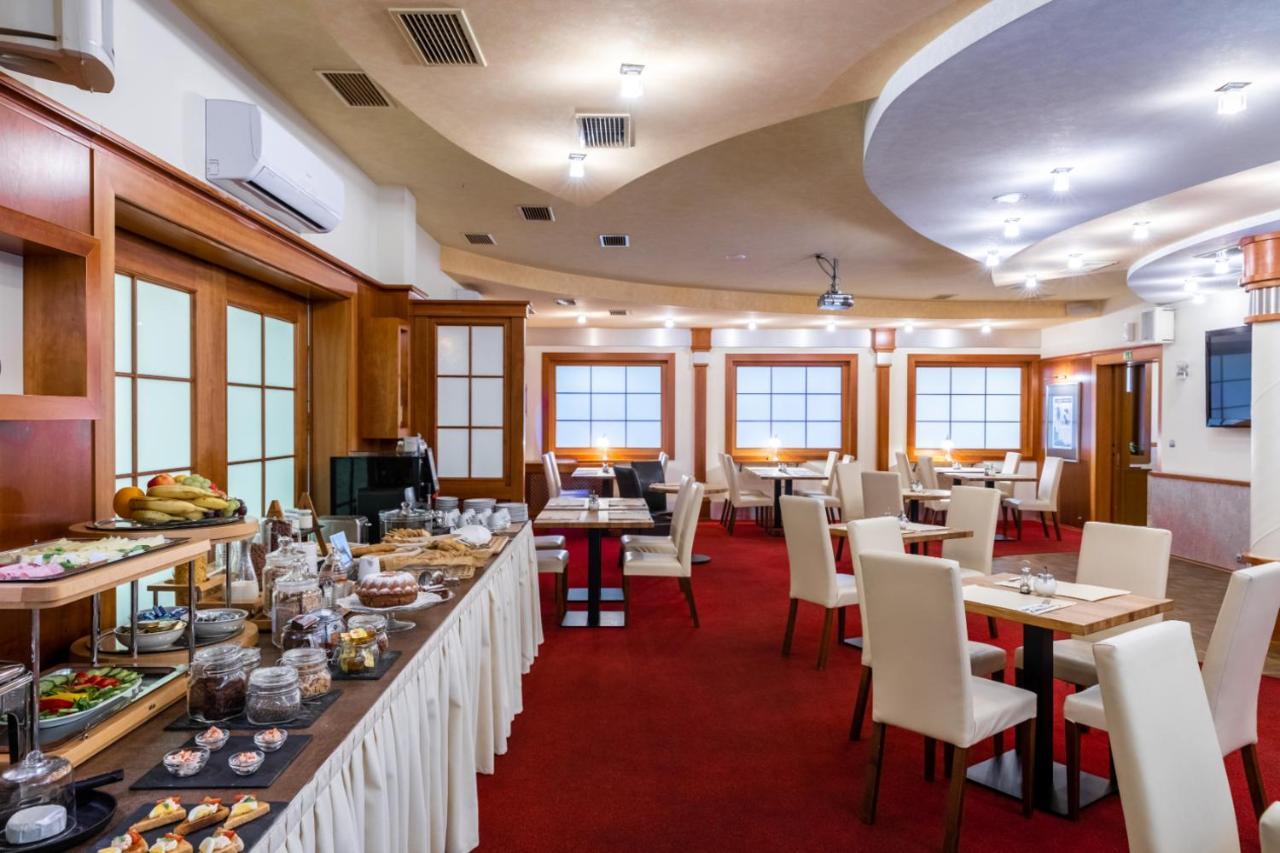 Hotel Abacie & Wellness Валашске-Мезиржичи Экстерьер фото