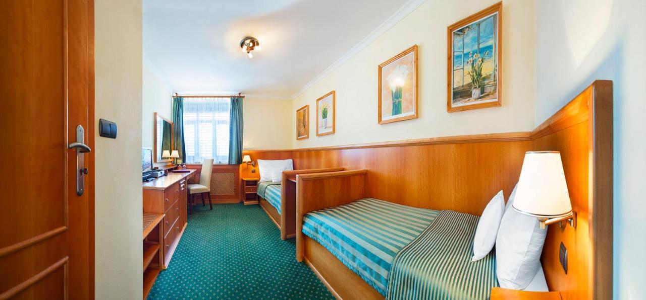 Hotel Abacie & Wellness Валашске-Мезиржичи Экстерьер фото