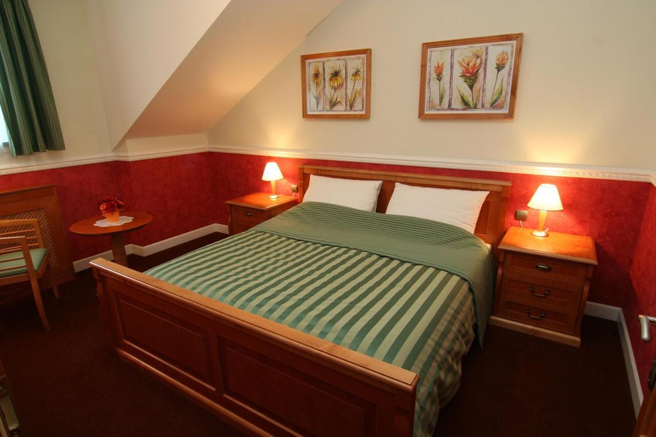 Hotel Abacie & Wellness Валашске-Мезиржичи Экстерьер фото
